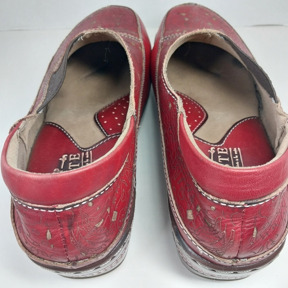 L'Artiste by Spring Step Womens Sz EU 38 US 8 Burbank embossed Red Heeled Clogs - Picture 6 of 14